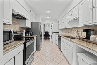 Building Photo - 12997 Trail Hollow Dr