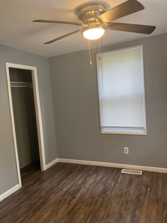Building Photo - 4 bedroom home Southside Muncie - New floo...