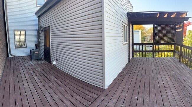 Building Photo - 1628 Lowrie St