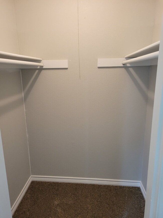 Building Photo - 214 Glasgow Dr