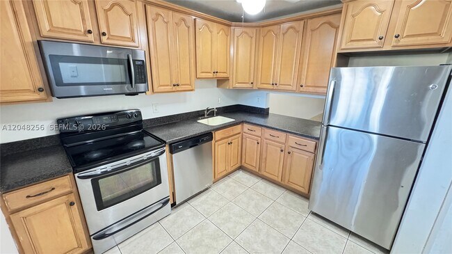 Foto del edificio - 5525 N Lakewood Cir