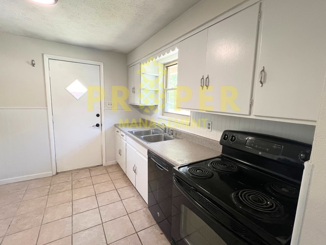Building Photo - For Rent – Charming 3-Bedroom Home
