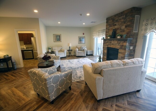 Building Photo - 2 Regency Village Way