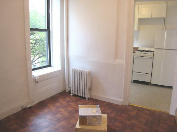 Building Photo - 456 W 45th St