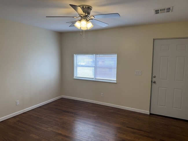 Building Photo - 1416 N Oklahoma Ave