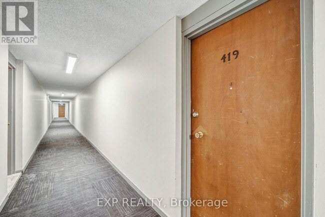 Building Photo - 41 Sutherland St W