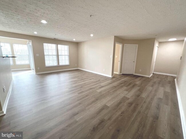 Building Photo - 703 Harvest Run Dr