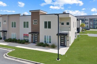 Building Photo - 3349 SW 50th Dr