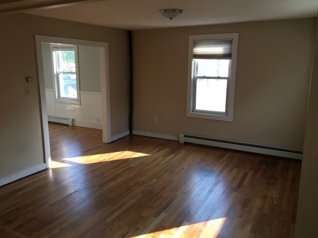 Building Photo - 89 Rowe Ave