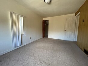 Building Photo - 464 Elias Dr