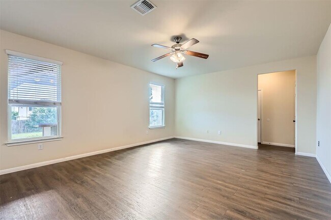 Building Photo - 112 Sabine River Dr