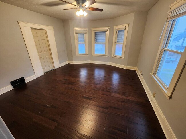 Foto del edificio - 4017 E 54th St