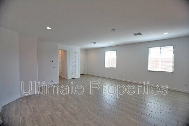 Foto del edificio - 16503 W Alameda Rd