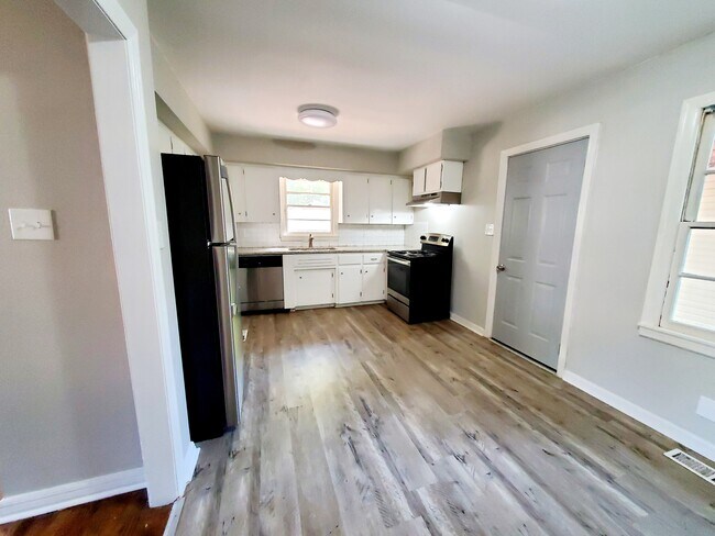 Foto del edificio - 117 Meadow Dr