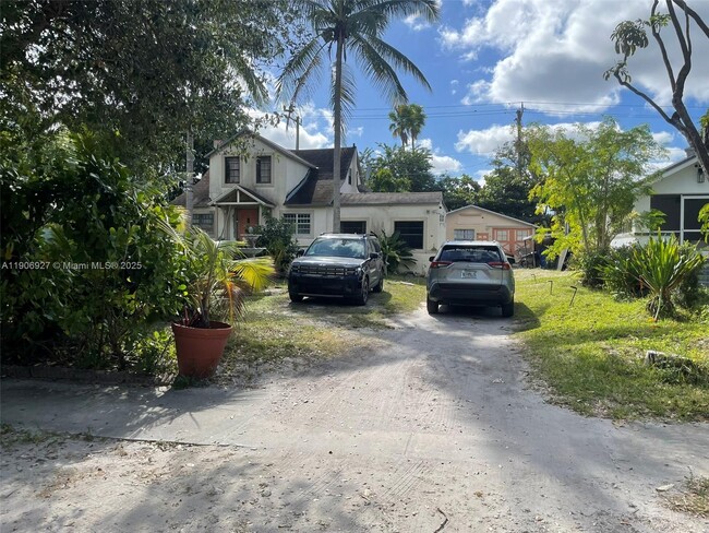 Foto del edificio - 746 NE 80th St