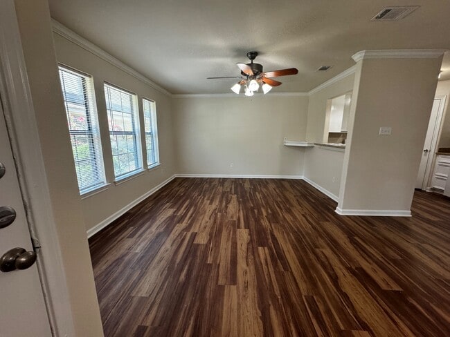 Foto del edificio - 24595 Gilbert Dr