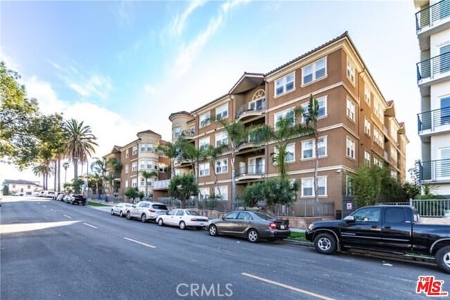 Building Photo - 917 S New Hampshire Ave