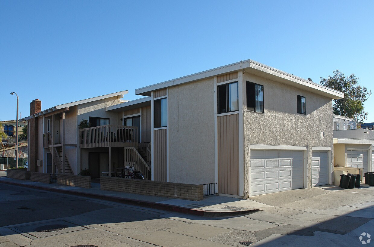 Building Photo - 901 E Balboa Blvd