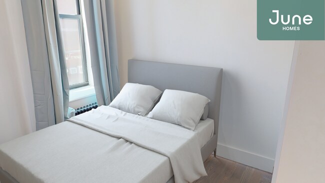 Building Photo - ROOM ONLY in 3-bed/1.0-bath Home