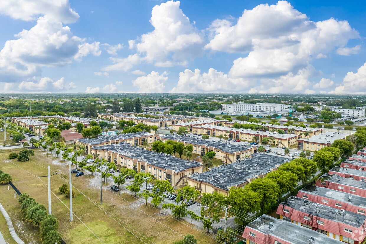 Foto del edificio - 2910-2946 NW 55th Ave