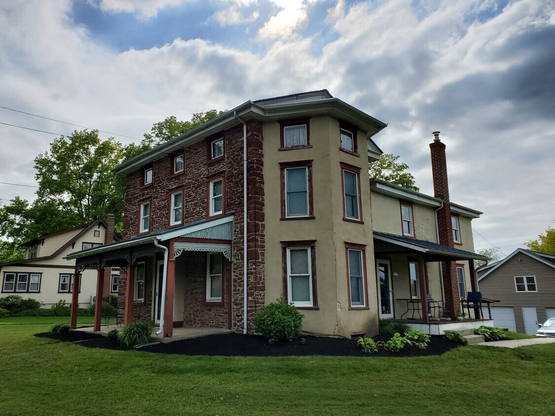 Primary Photo - 253 Telford Pike