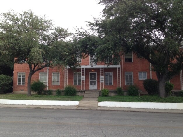 Building Photo - 553 Club Dr