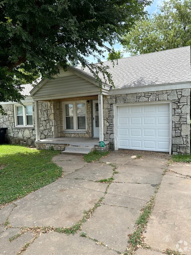 Building Photo - 308 SW 44th St