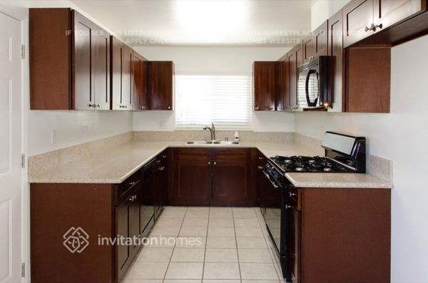 Foto del edificio - 4975 N E St