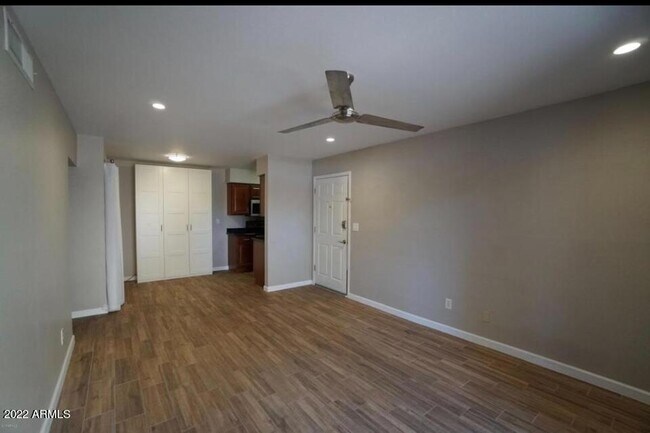 Building Photo - 5877 N Granite Reef Rd