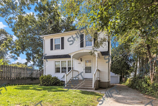 Building Photo - 1219 Ball - updated single family home
