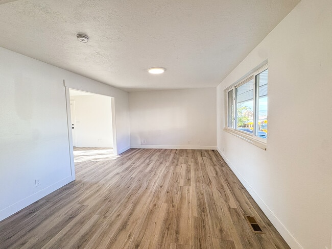 Foto del edificio - 1340 E Navajo Dr