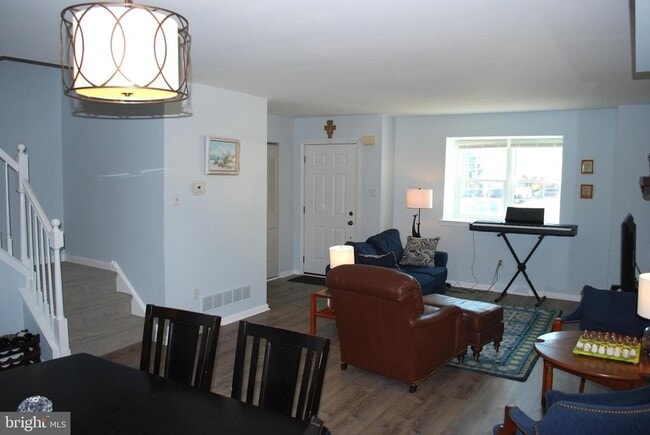 Building Photo - 290 Lawndale Ave