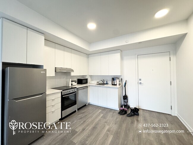 Photo du bâtiment - Modern 1-Bedroom Condo with Parking, Locker & Balcony – Only Hydro – York