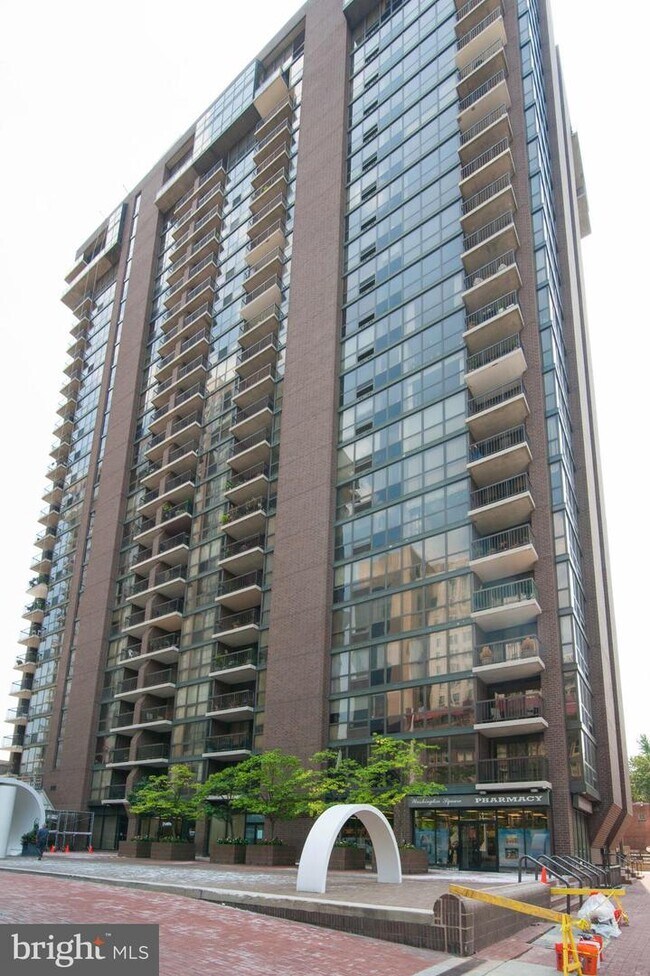 Building Photo - 241 S 6th St
