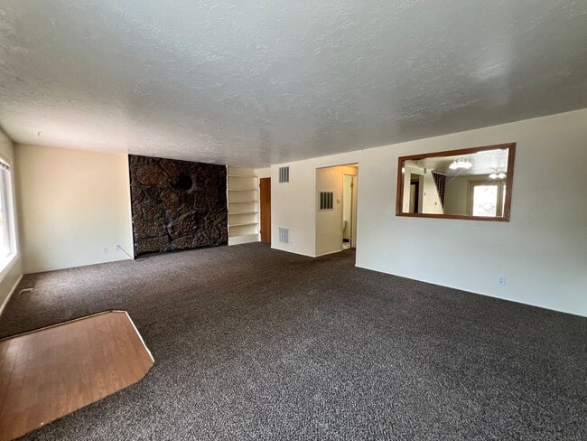 Building Photo - Great Property South of Town