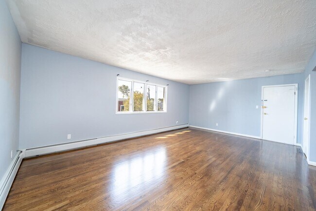 Building Photo - 87 E 21st St
