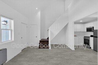 Building Photo - 209 Summer St