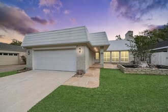 Building Photo - 5 Tiffany Square