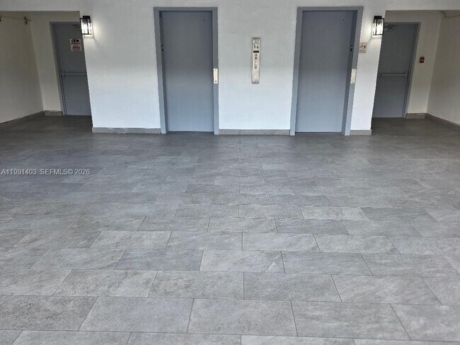 Foto del edificio - 14830 Naranja Lakes Blvd