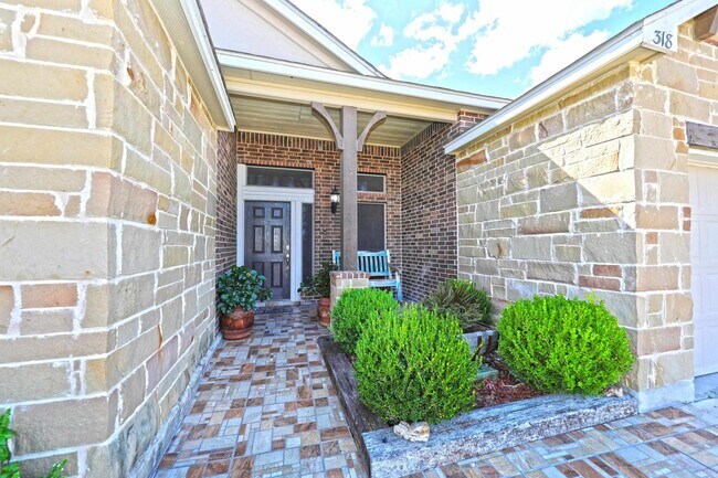 Building Photo - 318 Silverleaf Oak