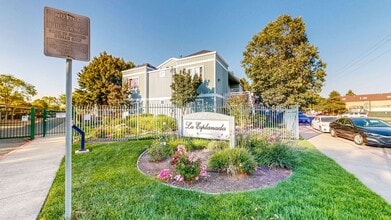 Building Photo - 1501 La Esplanada Pl