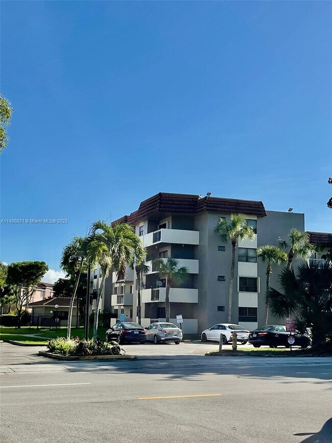 Building Photo - 1121 SW 122nd Ave