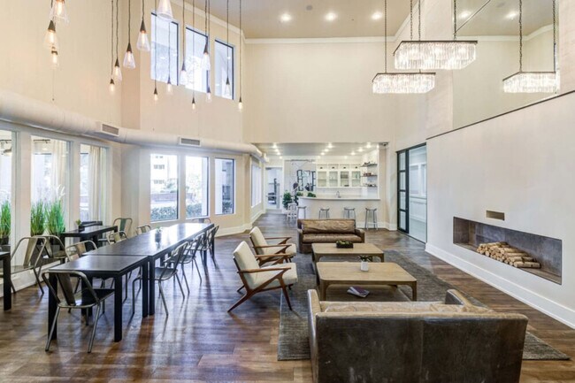 Foto del edificio - 800 Lake Carolyn Pkwy