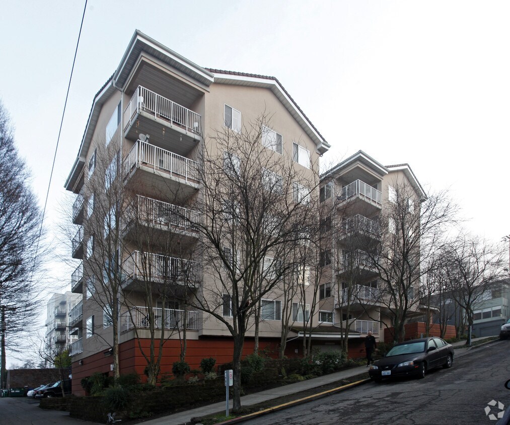 Building Photo - 301 Summit Ave