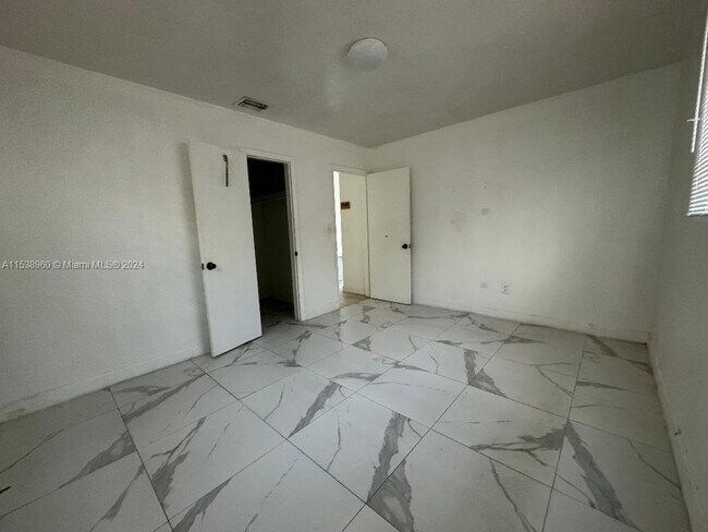 Building Photo - 1850 NW 93rd Terrace