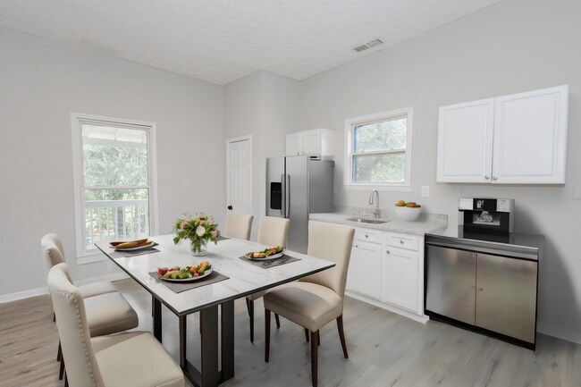 Building Photo - 817 W Quilly St