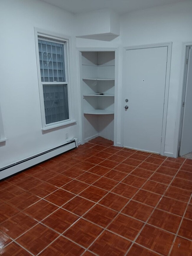 Building Photo - Beautiful two bedroom apartment in Newark