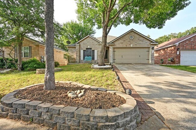 Building Photo - 2041 Desco Dr