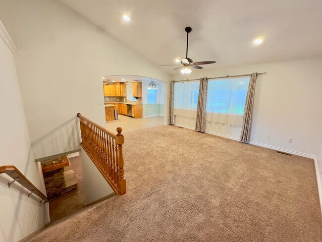 Building Photo - 207 S 50 W