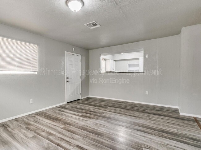 Building Photo - 3204 NE 11th St